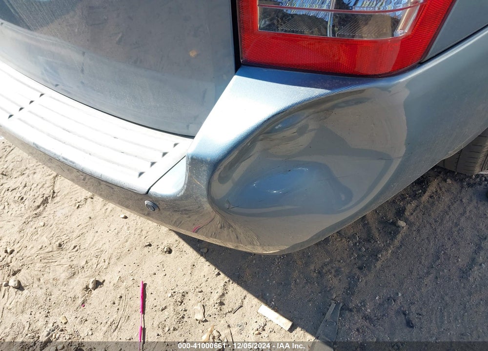 2011 KIA SEDONA LX VIN: KNDMG4C73B6370274