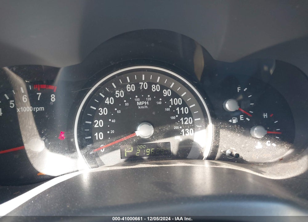 2011 KIA SEDONA LX VIN: KNDMG4C73B6370274