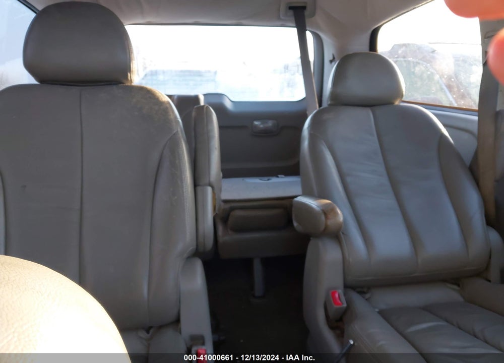 2011 KIA SEDONA LX VIN: KNDMG4C73B6370274