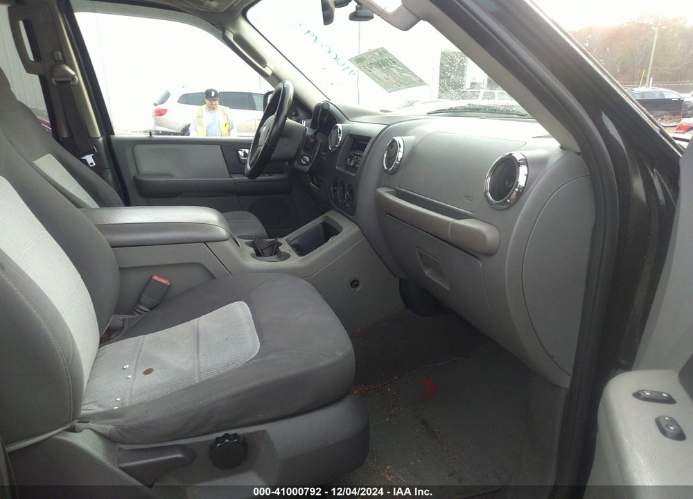 2005 FORD EXPEDITION XLT VIN: 1FMPU15505LA39010