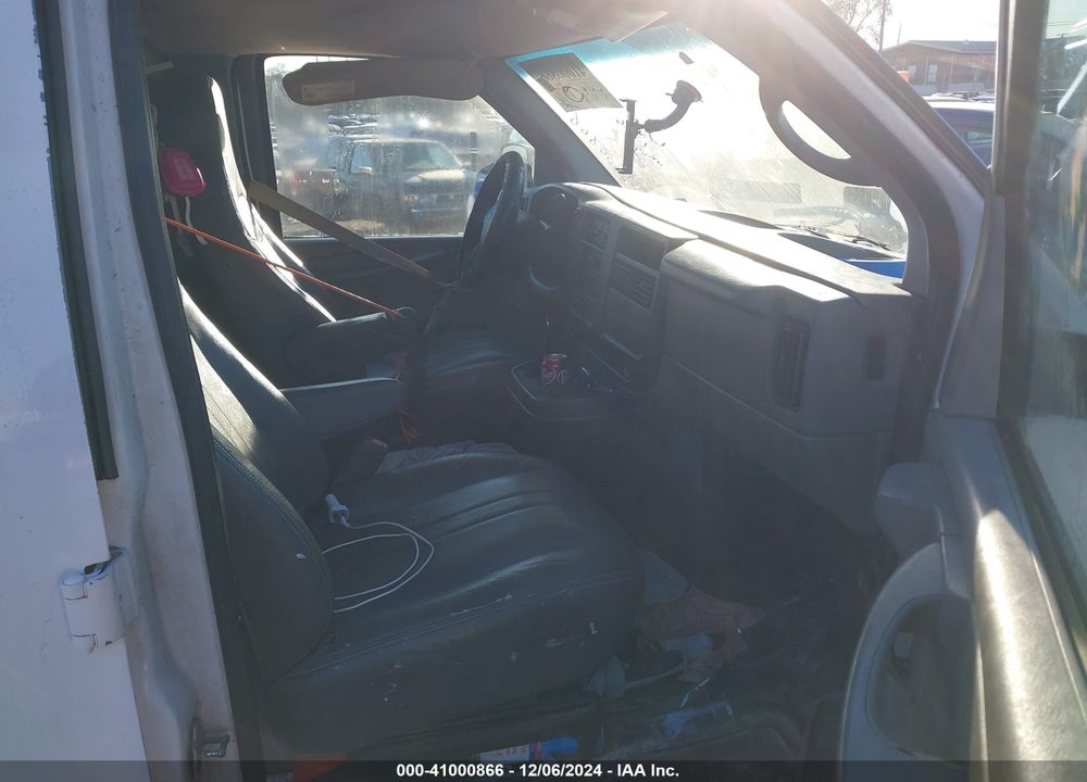 2005 CHEVROLET EXPRESS VIN: 1GCFG15T151240027
