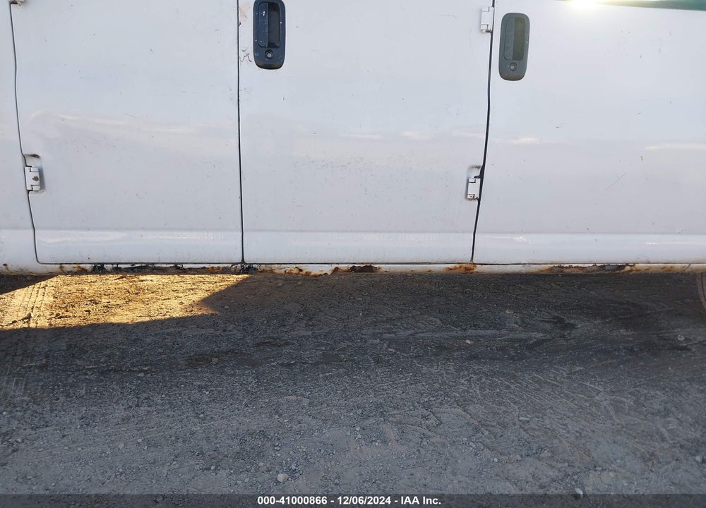 2005 CHEVROLET EXPRESS VIN: 1GCFG15T151240027