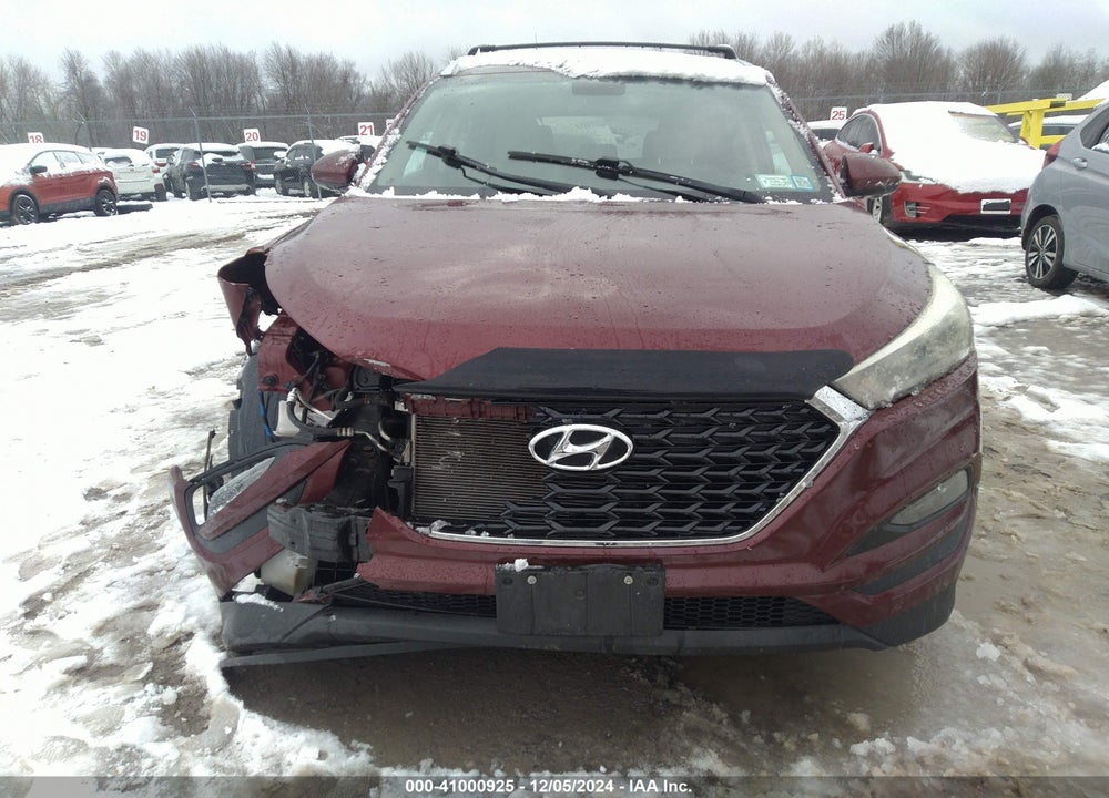 2017 HYUNDAI TUCSON SE VIN: KM8J3CA47HU302254