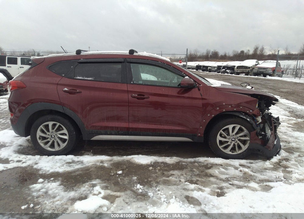 2017 HYUNDAI TUCSON SE VIN: KM8J3CA47HU302254