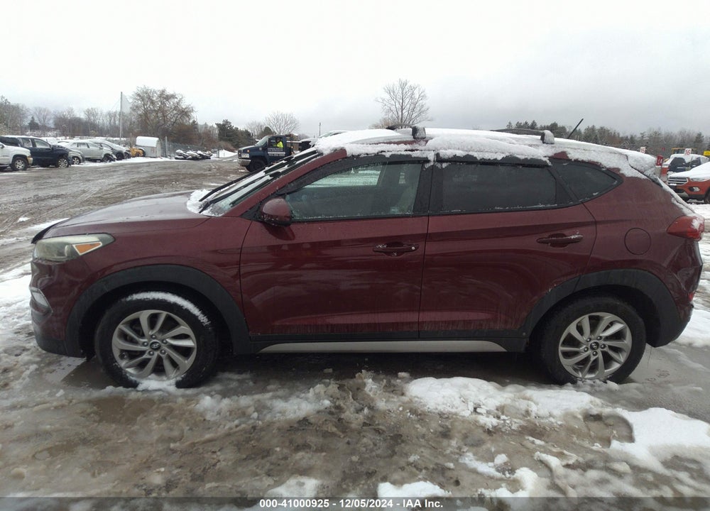 2017 HYUNDAI TUCSON SE VIN: KM8J3CA47HU302254