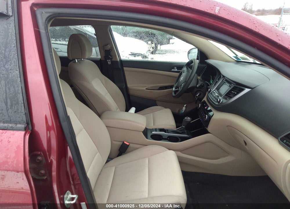2017 HYUNDAI TUCSON SE VIN: KM8J3CA47HU302254