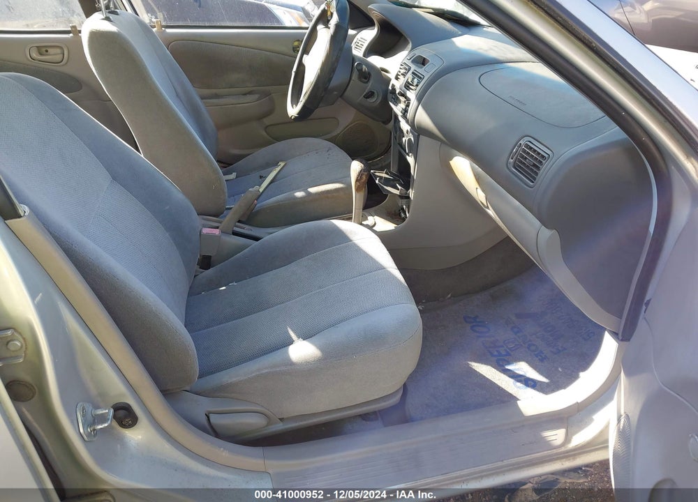 2001 TOYOTA COROLLA CE VIN: 2T1BR12E11C389381
