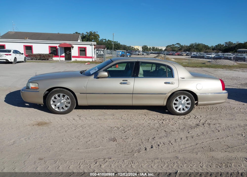 2011 LINCOLN TOWN CAR SIGNATURE LIMITED VIN: 2LNBL8CV2BX757794