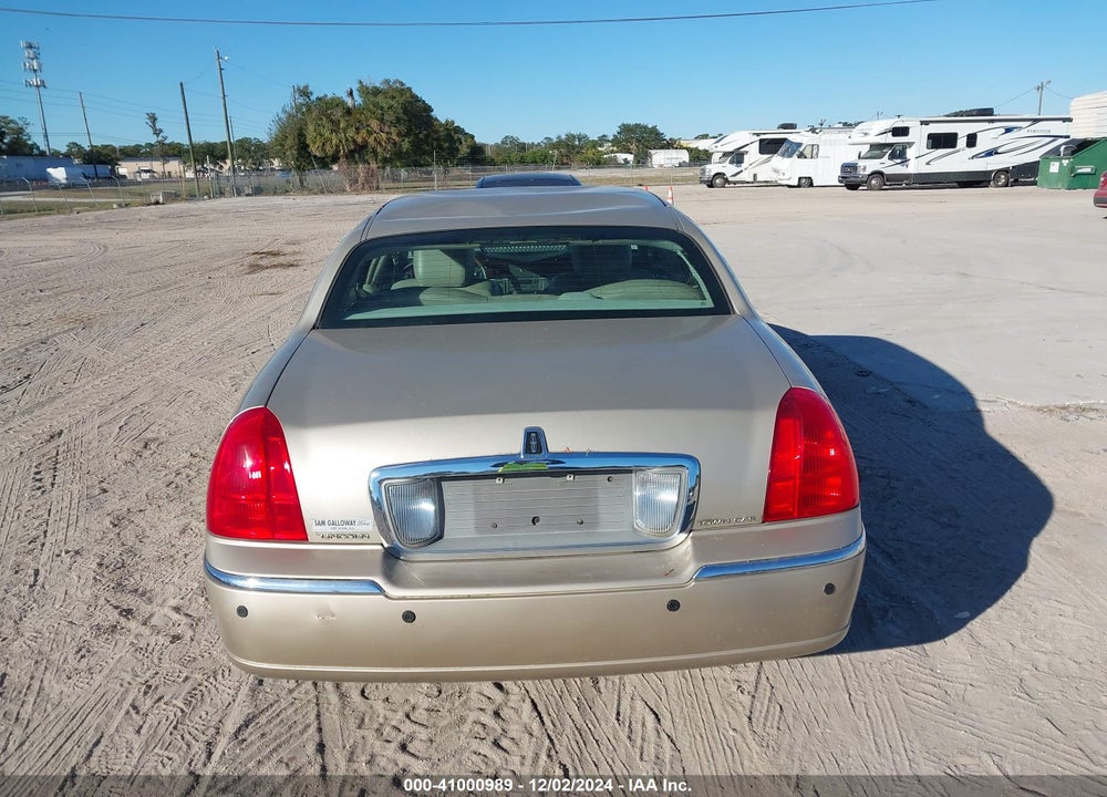 2011 LINCOLN TOWN CAR SIGNATURE LIMITED VIN: 2LNBL8CV2BX757794