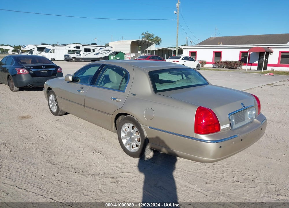 2011 LINCOLN TOWN CAR SIGNATURE LIMITED VIN: 2LNBL8CV2BX757794