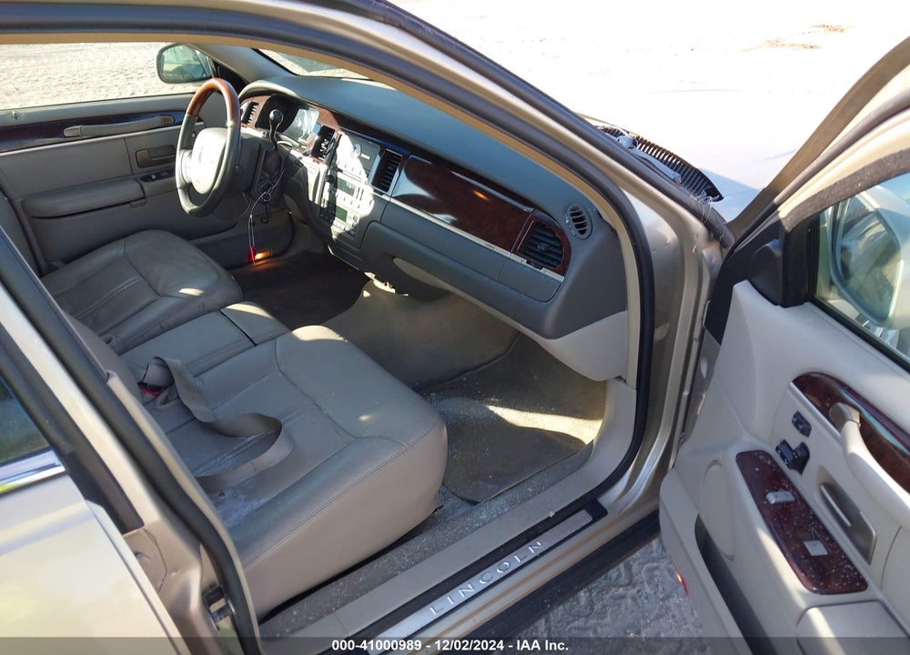 2011 LINCOLN TOWN CAR SIGNATURE LIMITED VIN: 2LNBL8CV2BX757794