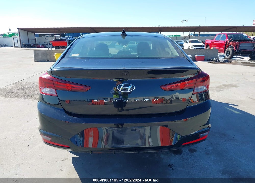 2019 HYUNDAI ELANTRA VIN: 5NPD84LF3KH470952
