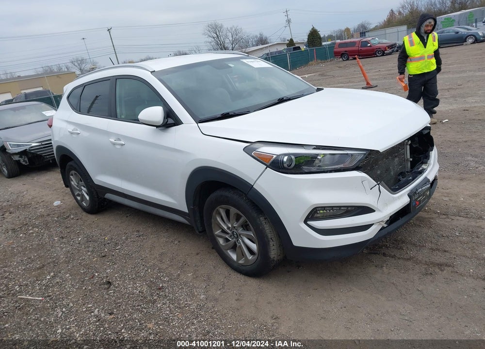 2017 HYUNDAI TUCSON SE VIN: KM8J33A46HU567196