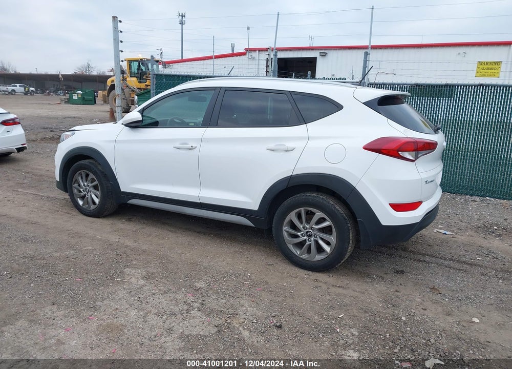 2017 HYUNDAI TUCSON SE VIN: KM8J33A46HU567196