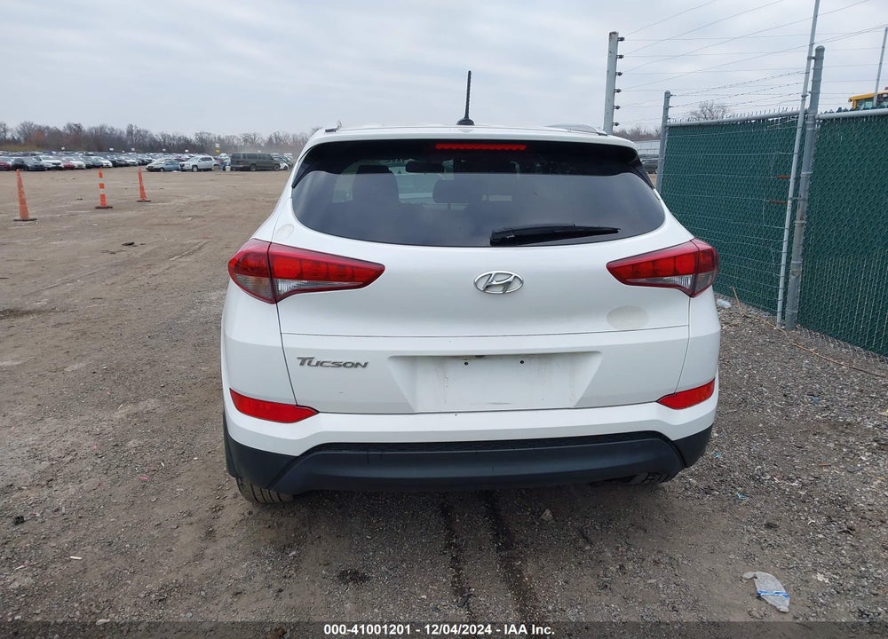 2017 HYUNDAI TUCSON SE VIN: KM8J33A46HU567196