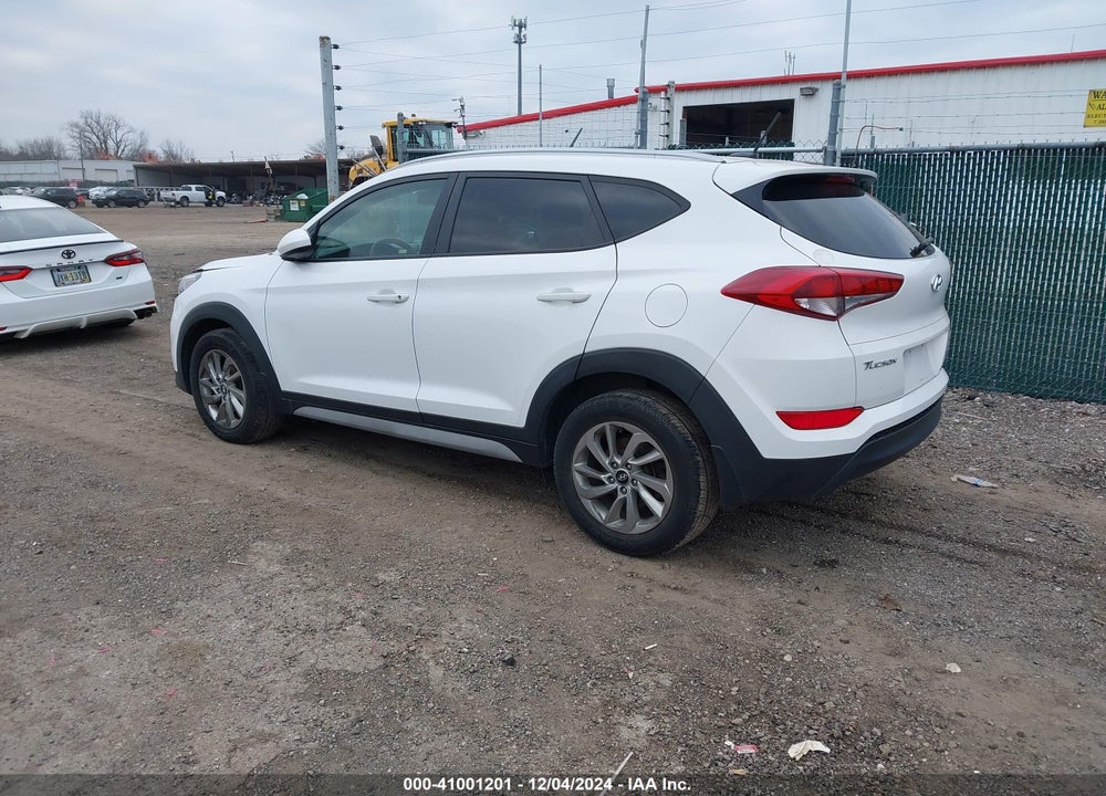 2017 HYUNDAI TUCSON SE VIN: KM8J33A46HU567196