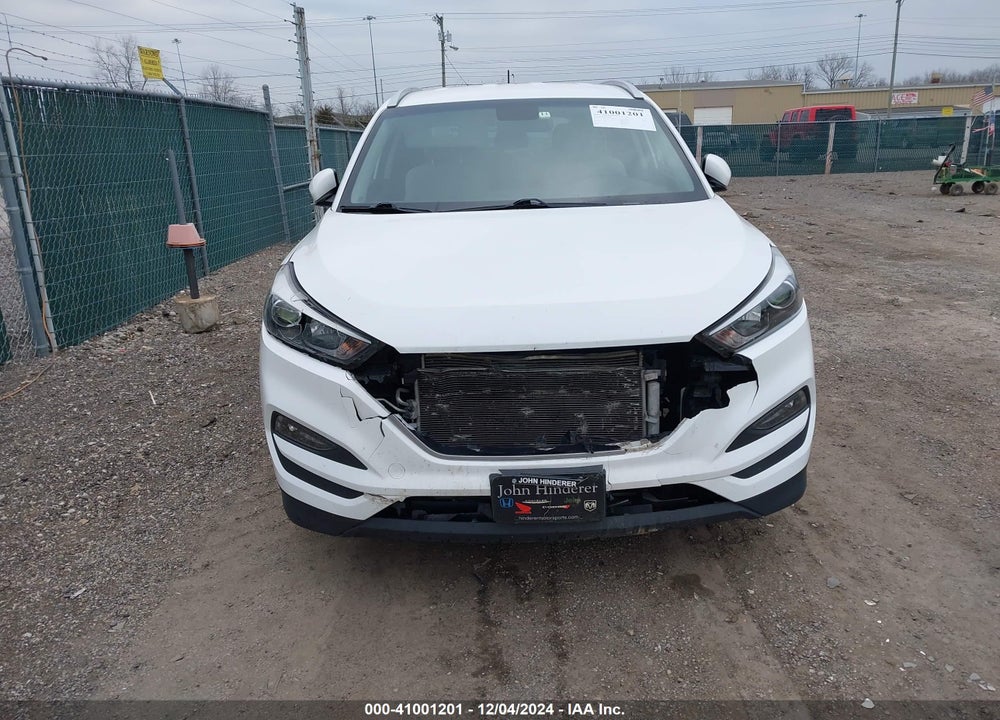 2017 HYUNDAI TUCSON SE VIN: KM8J33A46HU567196
