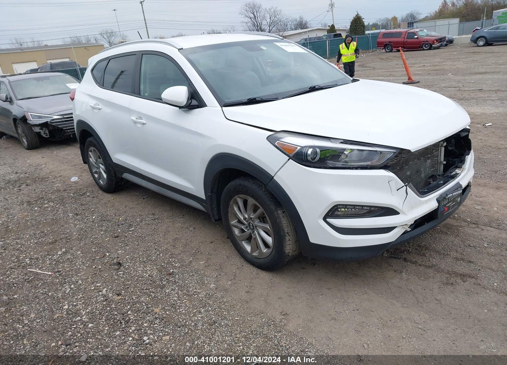 2017 HYUNDAI TUCSON SE VIN: KM8J33A46HU567196