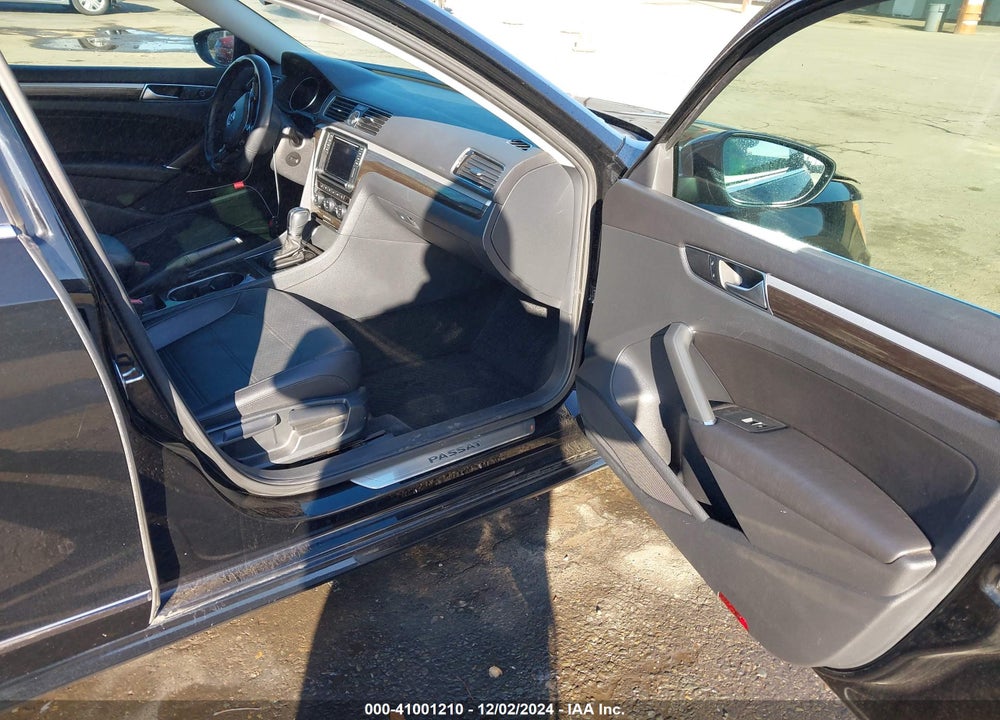 2016 VOLKSWAGEN PASSAT VIN: 1VWBT7A36GC002472