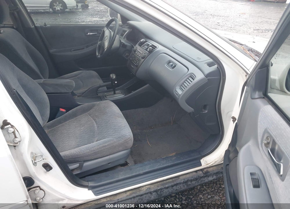 2001 HONDA ACCORD 2.3 LX VIN: 1HGCG66591A077915