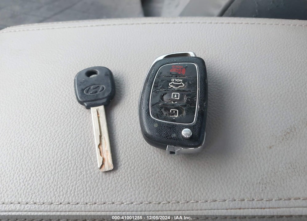 2015 HYUNDAI SONATA SE VIN: 5NPE24AF2FH009515