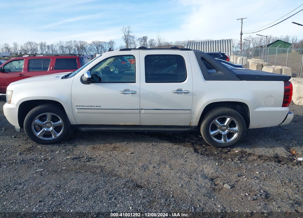 2011 CHEVROLET AVALANCHE 1500 LTZ VIN: 3GNTKGE39BG124857