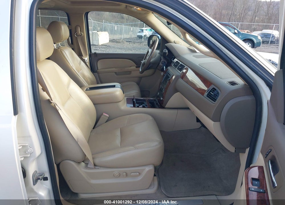 2011 CHEVROLET AVALANCHE 1500 LTZ VIN: 3GNTKGE39BG124857