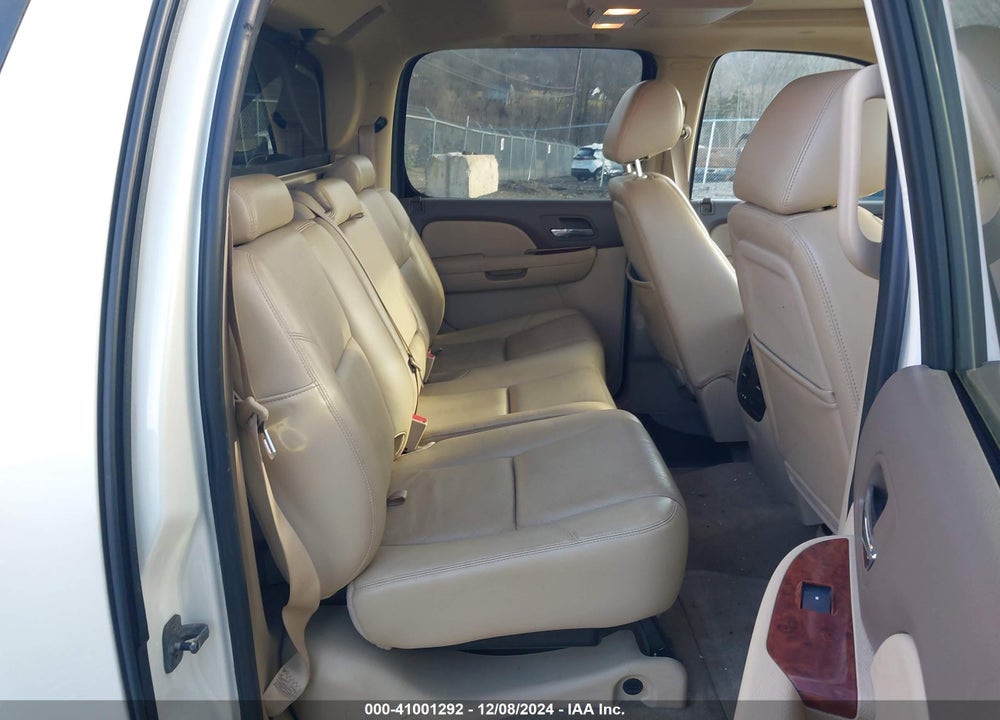 2011 CHEVROLET AVALANCHE 1500 LTZ VIN: 3GNTKGE39BG124857