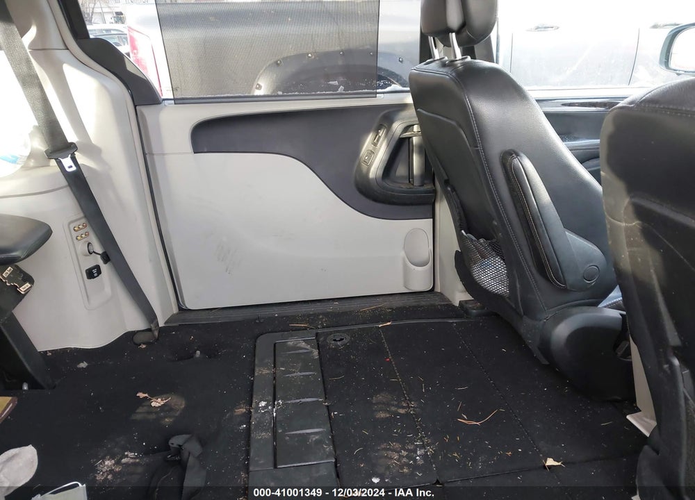 2011 CHRYSLER TOWN & COUNTRY TOURING-L VIN: 2A4RR8DG8BR759288