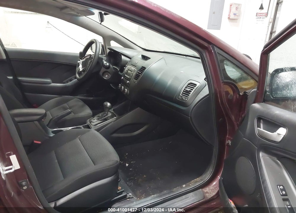 2018 KIA FORTE VIN: 3KPFK4A78JE220695