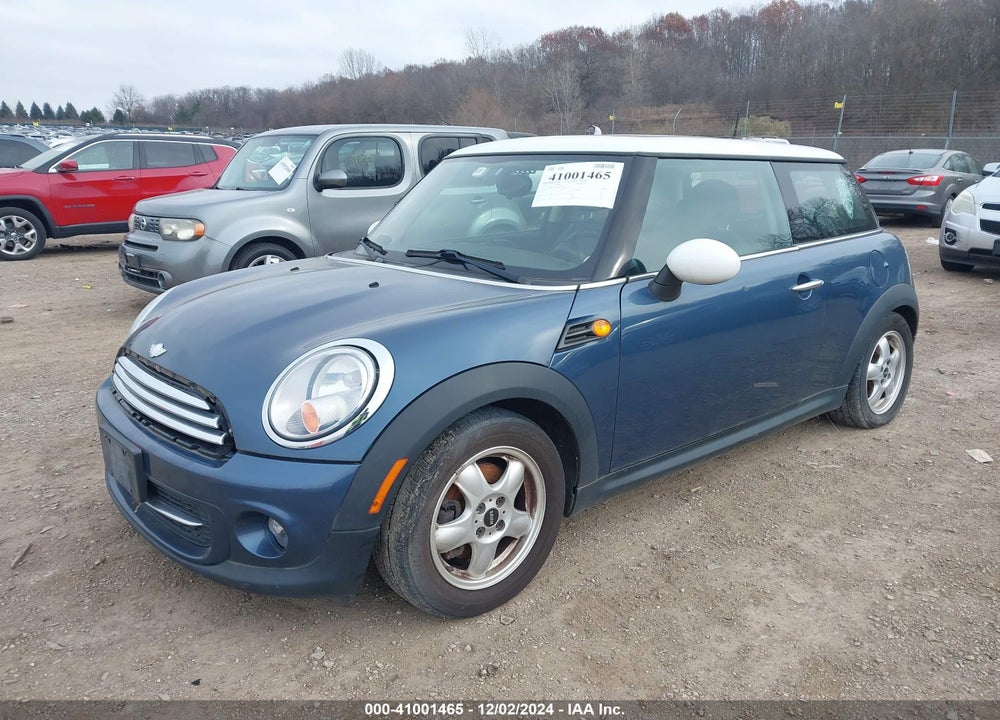 2011 MINI COOPER VIN: WMWSU3C55BT095322