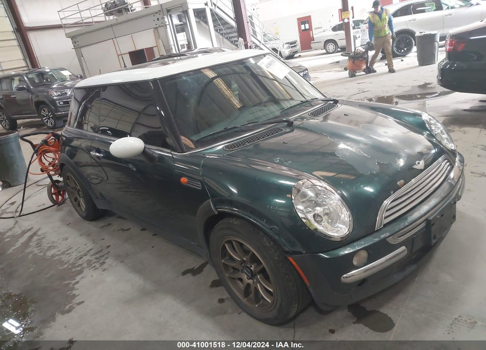 2002 MINI COOPER VIN: WMWRC33472TC33910