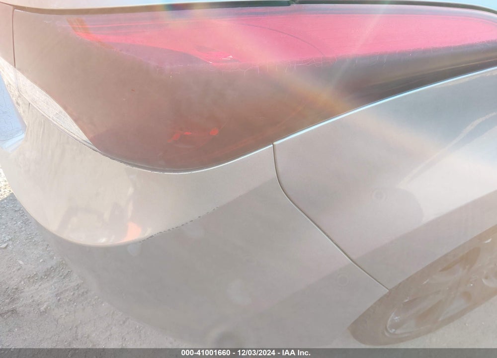 2011 HYUNDAI ELANTRA LIMITED (ULSAN PLANT) VIN: KMHDH4AE1BU132901
