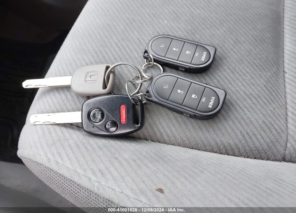 2010 HONDA CIVIC LX VIN: 2HGFA1F55AH536103