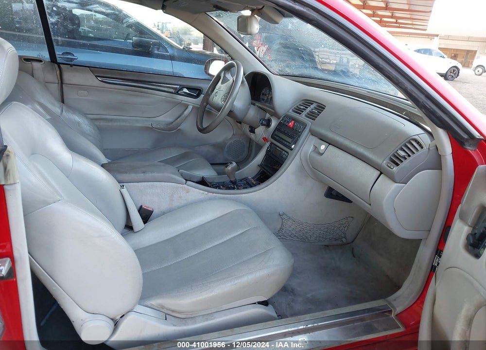 2000 MERCEDES-BENZ CLK 430 VIN: WDBLK70G9YT037120