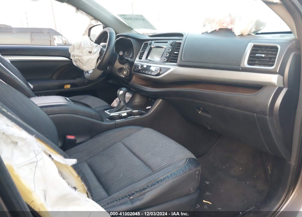 2015 TOYOTA HIGHLANDER LE PLUS V6 VIN: 5TDZKRFHXFS075720