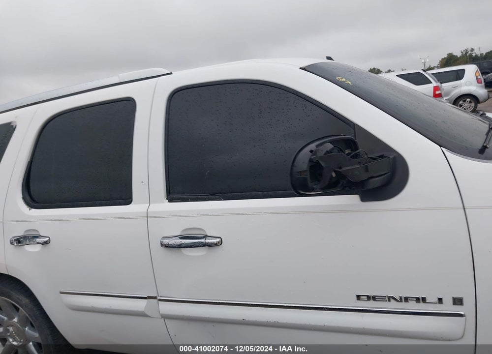2008 GMC YUKON DENALI VIN: 1GKEC63818J154776