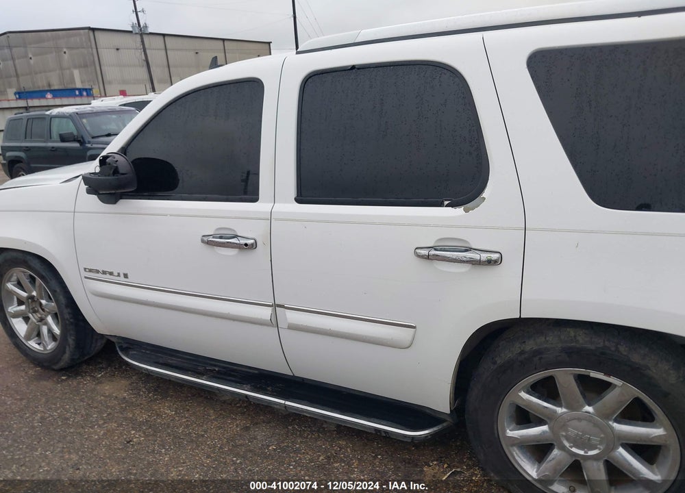 2008 GMC YUKON DENALI VIN: 1GKEC63818J154776