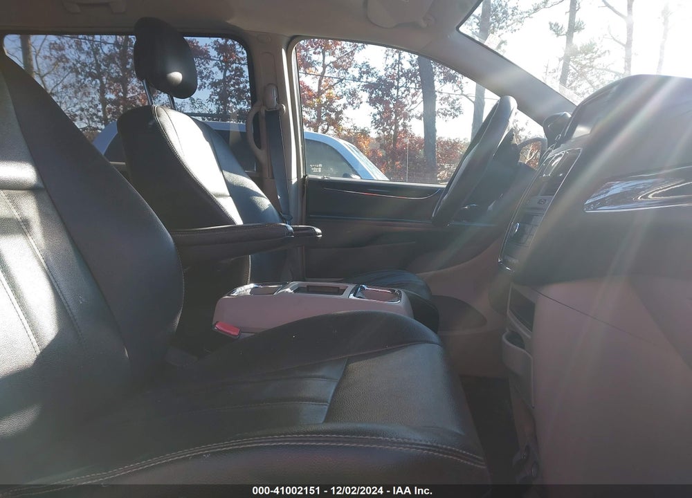 2014 CHRYSLER TOWN & COUNTRY TOURING VIN: 2C4RC1BG9ER437524