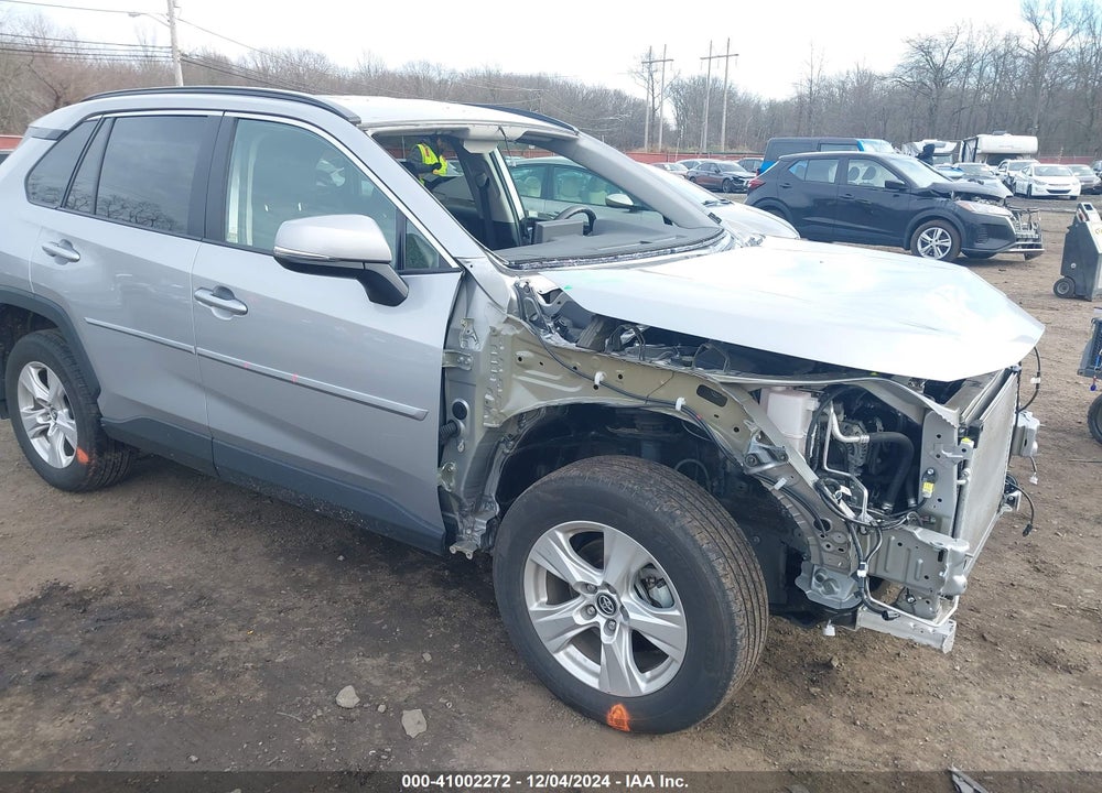 2021 TOYOTA RAV4 XLE VIN: 2T3P1RFV8MW143024