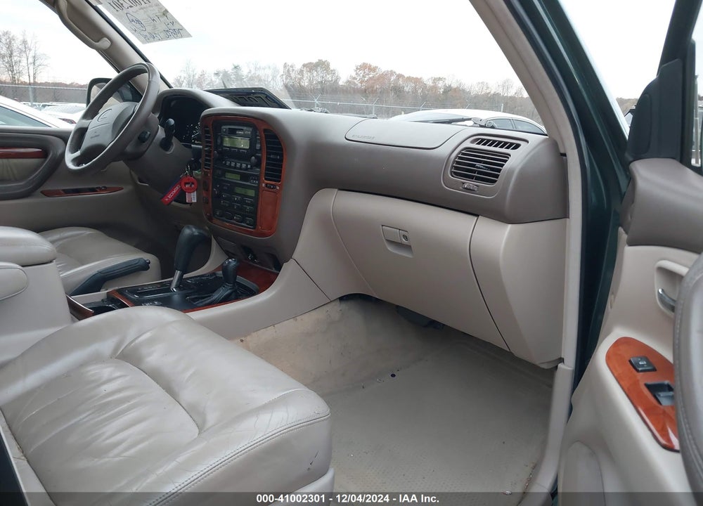 1998 LEXUS LX 470 VIN: JT6HT00W3W0018040