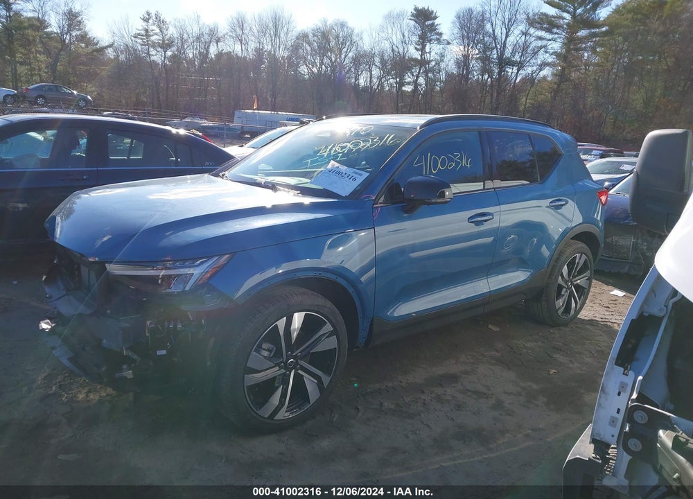 2024 VOLVO XC40 B5 PLUS DARK THEME VIN: YV4L12UL7R2310610