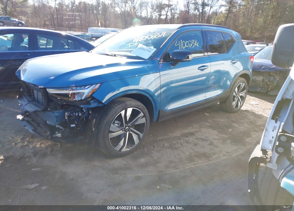 2024 VOLVO XC40 B5 PLUS DARK THEME VIN: YV4L12UL7R2310610