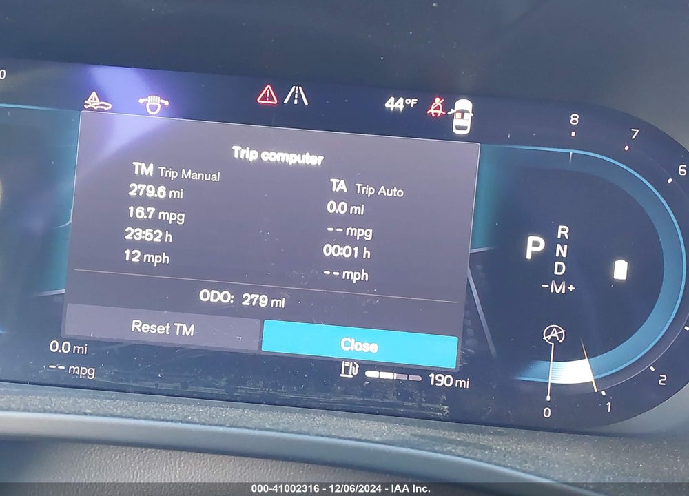 2024 VOLVO XC40 B5 PLUS DARK THEME VIN: YV4L12UL7R2310610