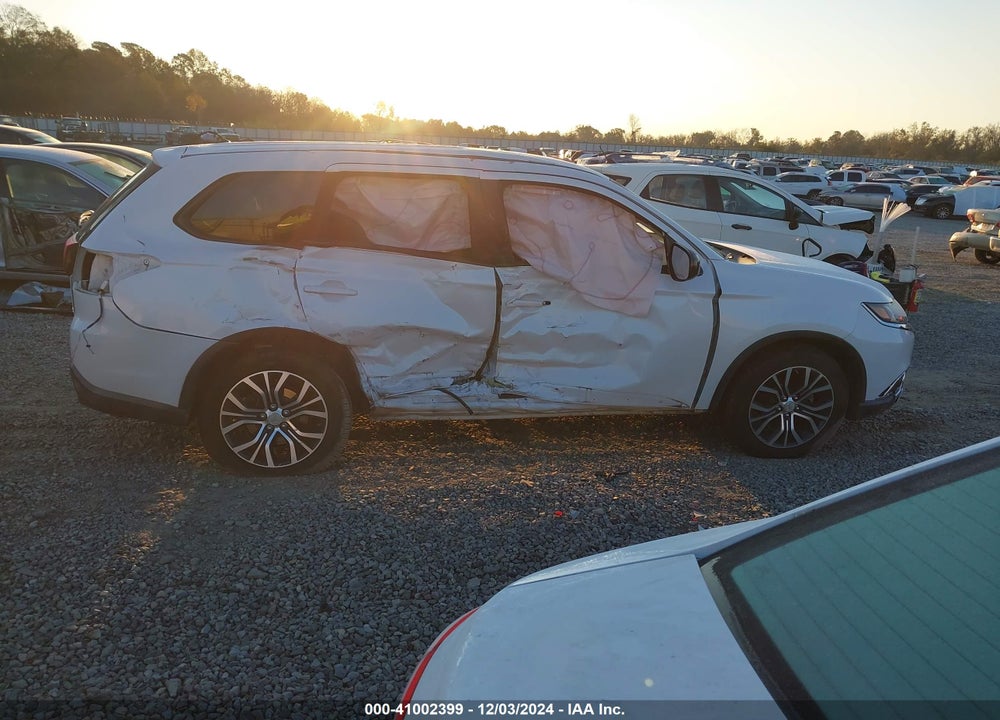 2016 MITSUBISHI OUTLANDER ES VIN: JA4AD2A38GZ016458