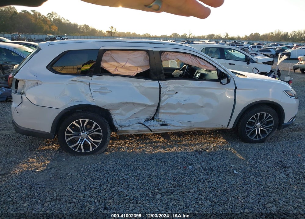 2016 MITSUBISHI OUTLANDER ES VIN: JA4AD2A38GZ016458