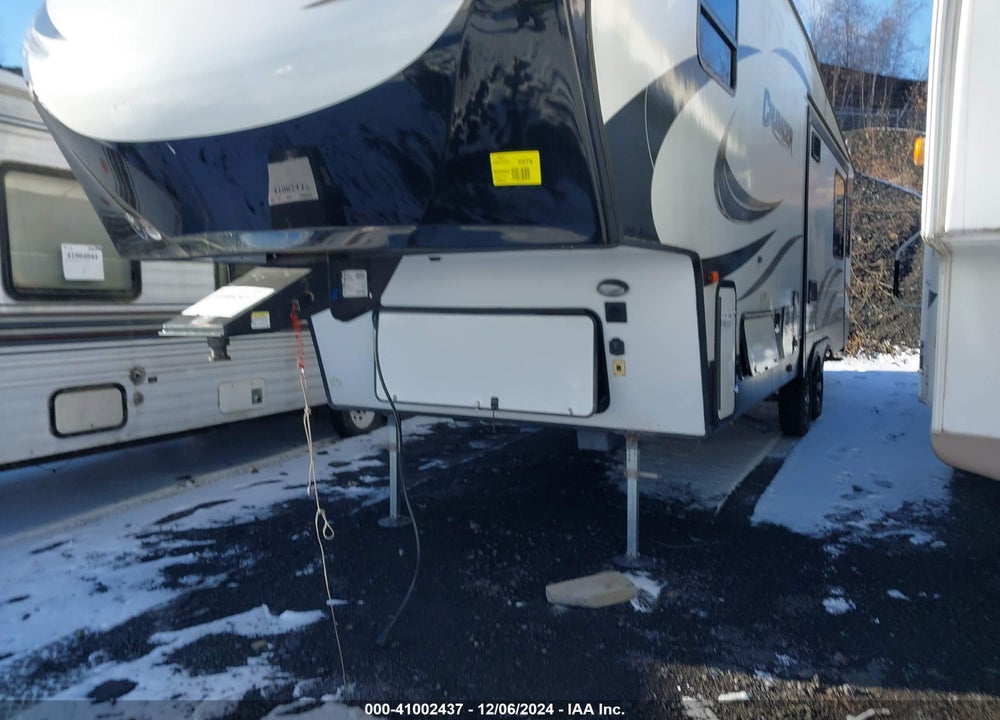 2019 RECREATIONAL CRUSADER VIN: 5ZT3CSTB0KG123979