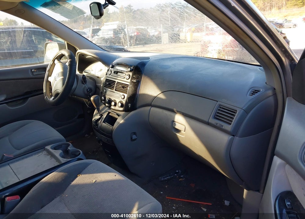 2004 TOYOTA SIENNA LE VIN: 5TDZA23C14S014109