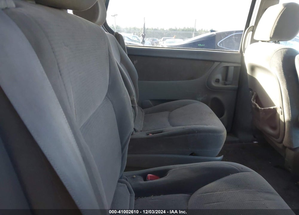 2004 TOYOTA SIENNA LE VIN: 5TDZA23C14S014109