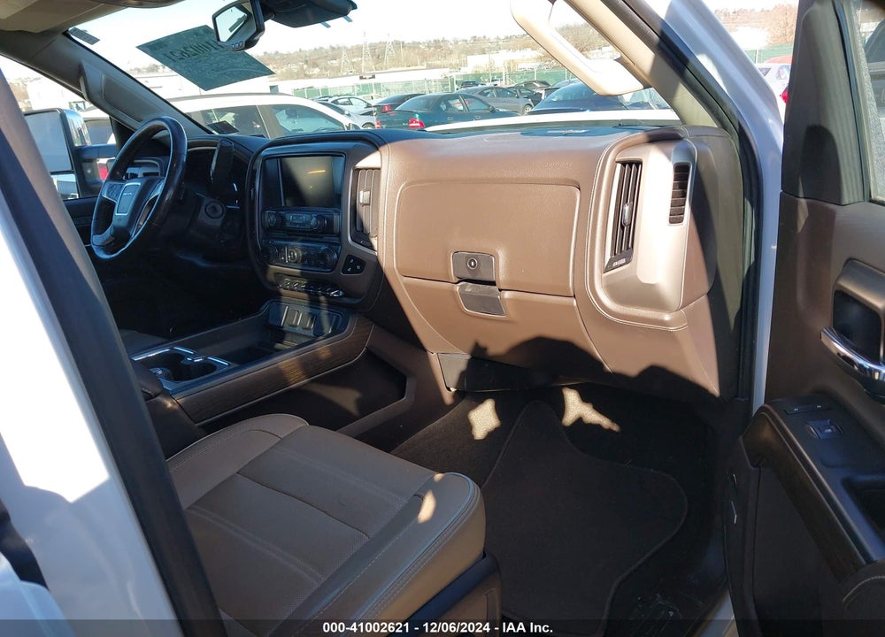 2018 GMC SIERRA 2500HD DENALI VIN: 1GT12UEY2JF207623